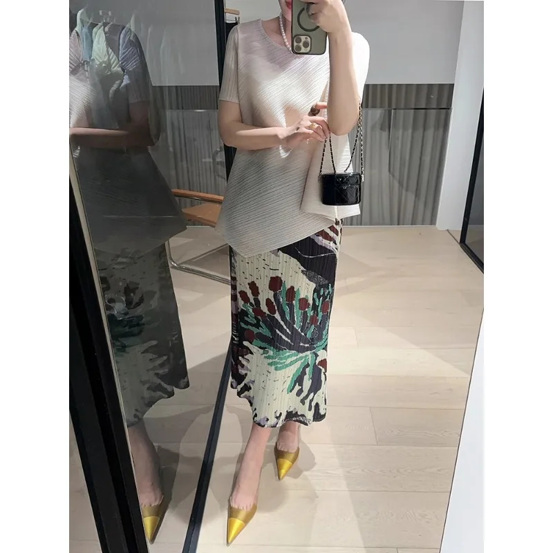 Miyake Pleated T-shirt Irregular Solid Colour High-end Pleated Top Short-sleeved 2025 Summer New Loose Length Thin T-shirt Women