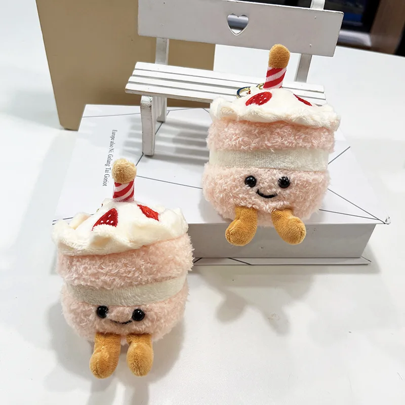 Poupée en peluche gâteau aux fraises, jouet en peluche, pendentif clé d'anniversaire, décoration de fête, sac à dos, cadeau pour enfants, nouvelle collection