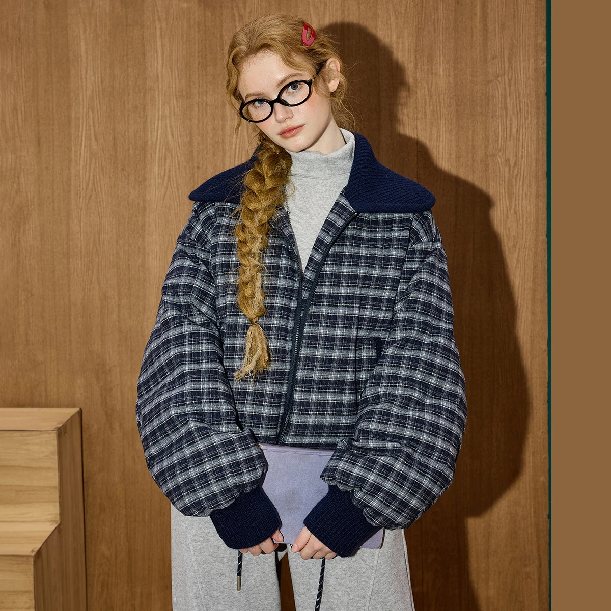 سترة نسائية شتوية لعام 2025 بياقة 90% سترة قصيرة منتفخة منقوشة مرقعة معطف دمية بلوزة تصميم سترة مبطنة كبيرة الحجم #1