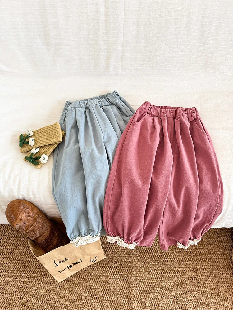 

Повседневные кружевные брюки для девочек в корейском стиле, детская одежда, новинка 2024 года, модные весенне-осенние универсальные брюки-морковки для малышек