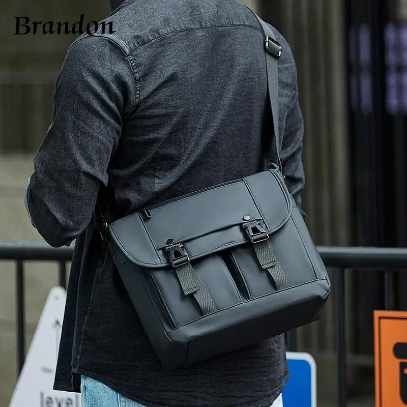 

Fashionable men's temperament crossbody bag for commuting simple mailman bag waterproof retro workwear style shoulder bag