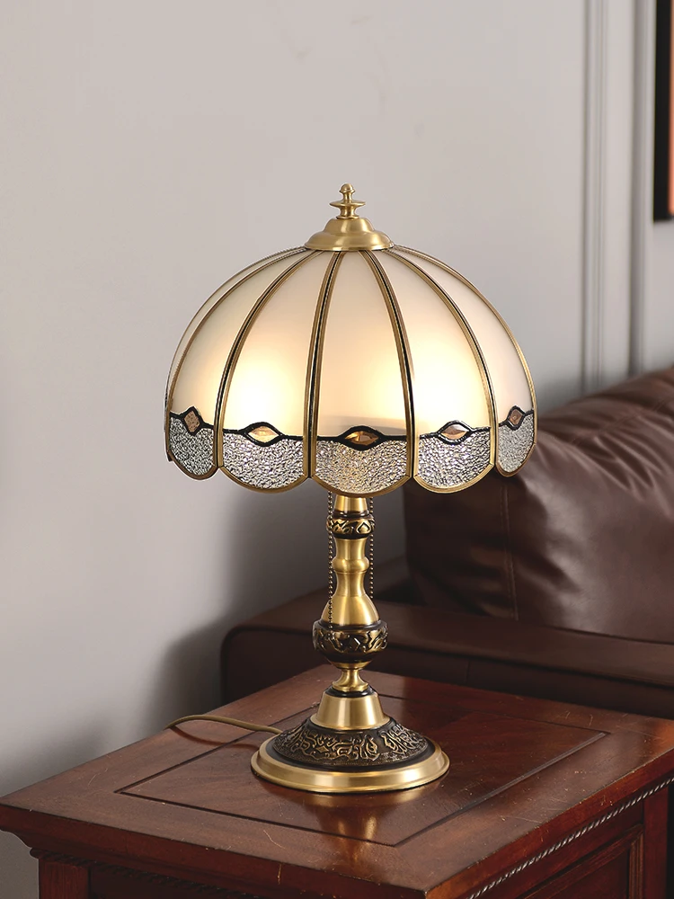 

American desk lamp bedroom bedside lamp creative light luxury living room European all-copper decoration wedding retro bedside t