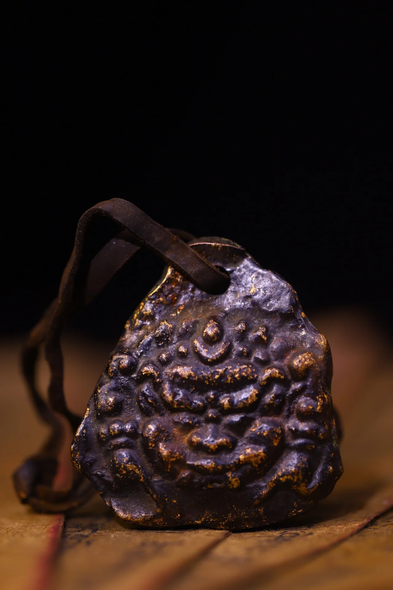 

2"Tibetan Temple Collection Old Bronze Cinnabar GARUDA Protector Buddha Head Buddha Card Pendant Amulet Town house Exorcism