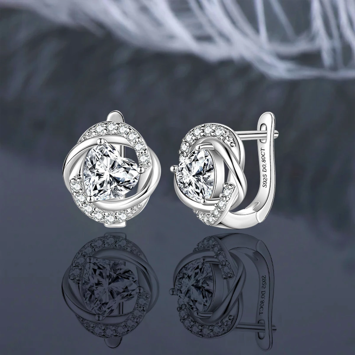 

Серьги-кольца (хагги) с муассанитом в форме сердца 0.8 карата (6x6 мм) для женщин, серебро 925 пробы, сертифицированные GRA, имитация бриллианта D-E, изысканные свадебные украшения