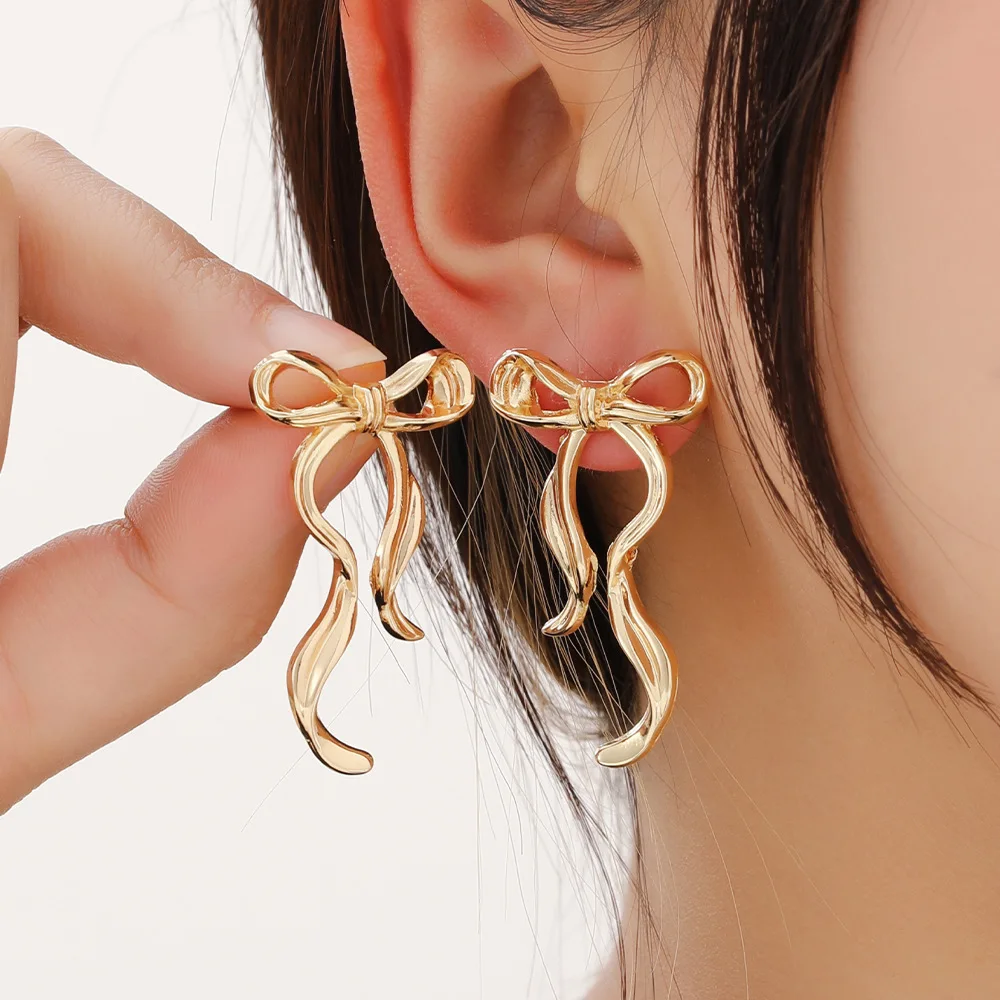 

1 Pair of Geometric Fashion Temperament Women Simple Bow Earrings Elegant Women Daily Clothing Jewelry Accessories