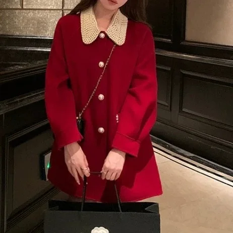 

Retro Doll Collar Short Woolen Coat with Feminine Temperament and Beaded Warm Coat