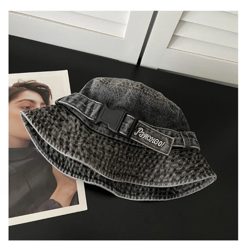 Nischen-Mode Schnappverschluss-Gürtel-Design Denim Bucket Hat für Herren und Damen – Vielseitige Sommer-Fischerhüte mit breiter Krempe für Freizeit und Sonnenschutz – Detail 4