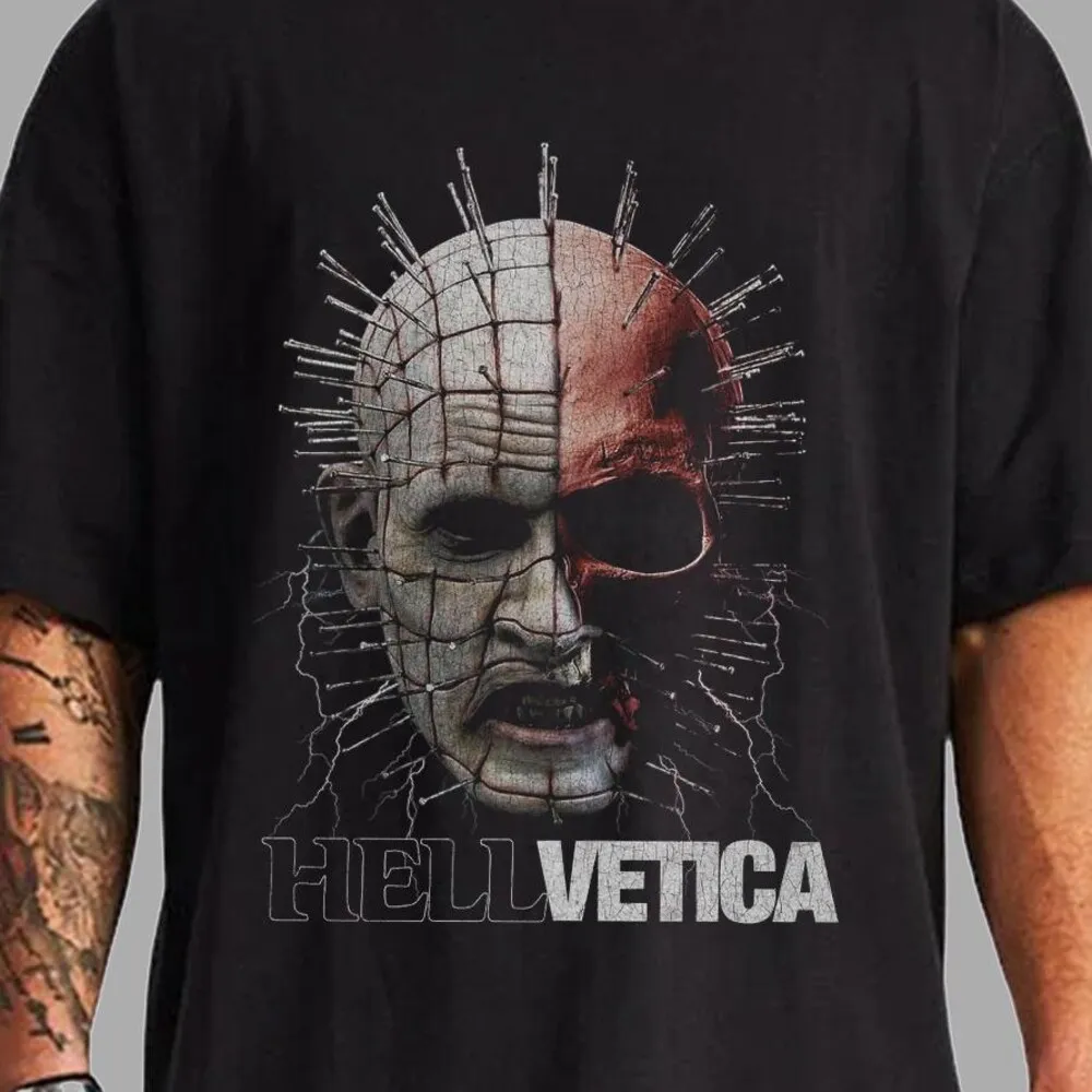 Hellvetica: Il Tatuaggio Visivo del Terrore 80s sul Tuo Abbigliamento con Stile Unisex