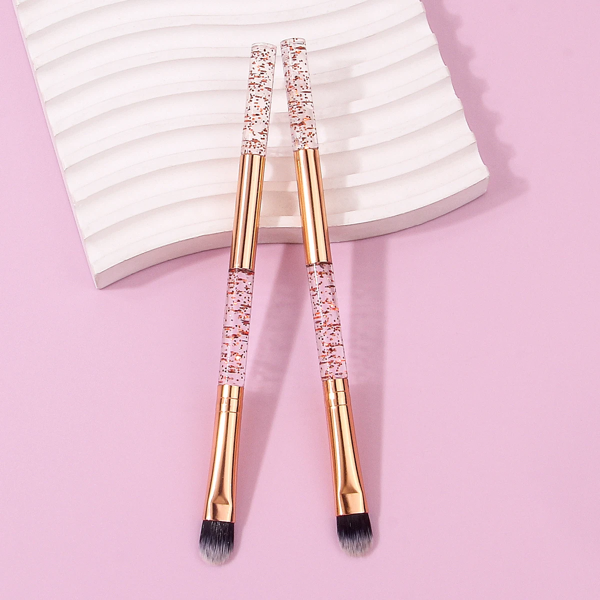 แปรงอายแชโดว์ 2 ชิ้น แปรงเขียนคิ้ว และแปรงเบลนด์ แปรงแต่งตาอเนกประสงค์สำหรับผู้เริ่มต้น