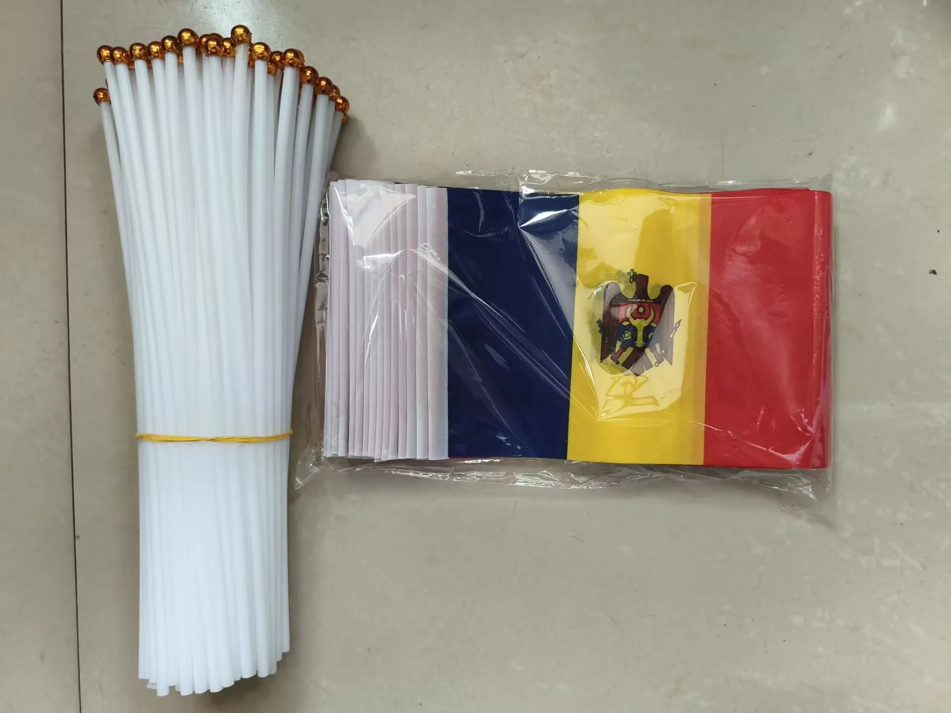 Aerlxemrbrae Custom Hand Flag 50pcs/lot 14*21CM Moldova Hand Flag Moldova Hand Waving Banner with Plastic Flagpole for Events