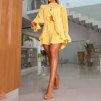 Iki parçalı setleri kadın şort pantolon seti katı yuvarlak boyun Ruffles tam Flare kol sıkı yüksek bel ince zarif şort pantolon Tops