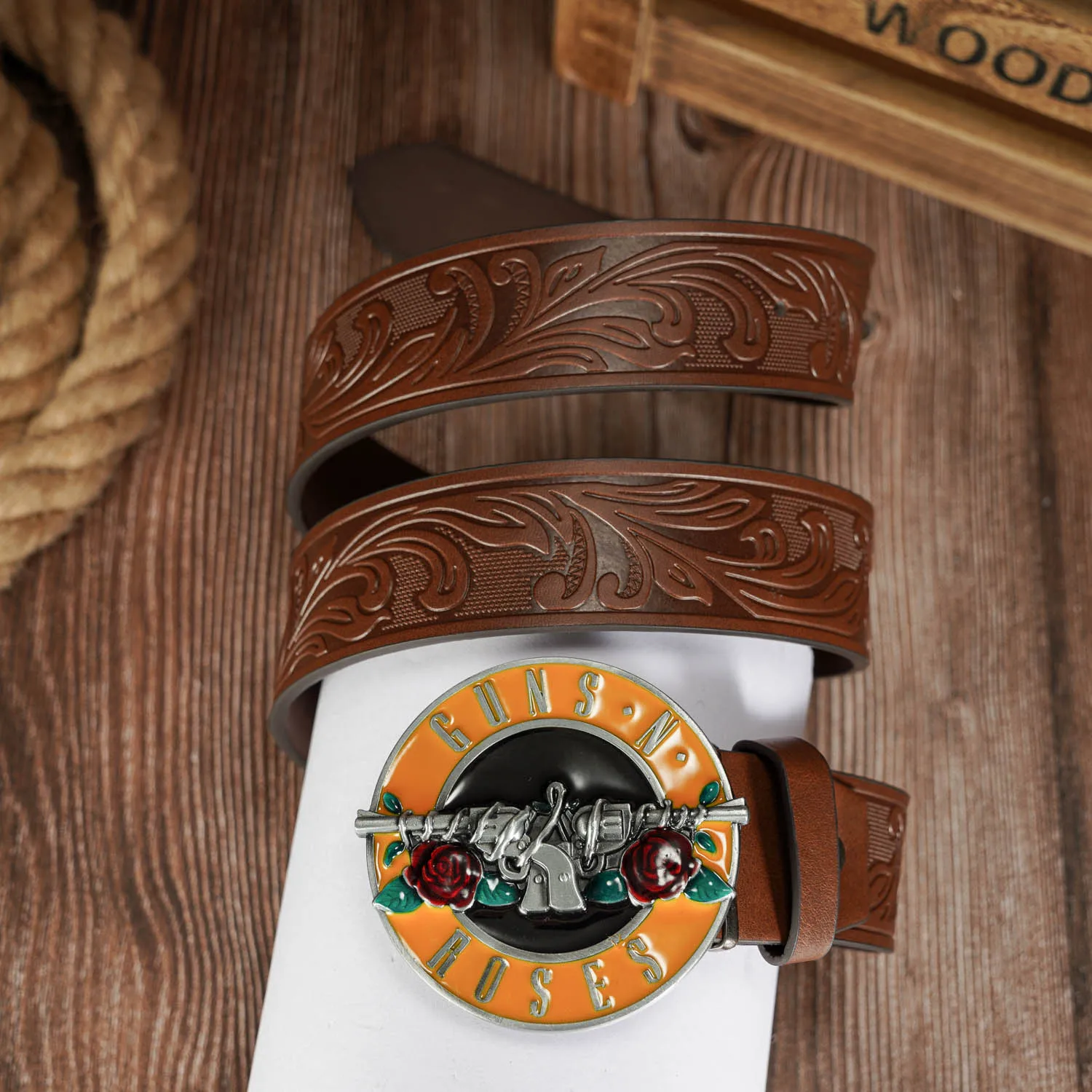 A Vintage PU Belt with Circular Thorny Rose Buckle and Phoenix Tail Pattern, Suitable for Both Men and Women