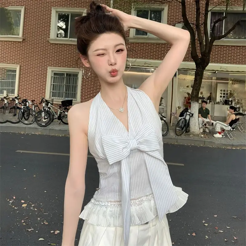 

Новинка 2025 года, кружевной топ с v-образным вырезом, корейский жилет с лямкой на шее в вертикальную полоску и бантом для женщин летом