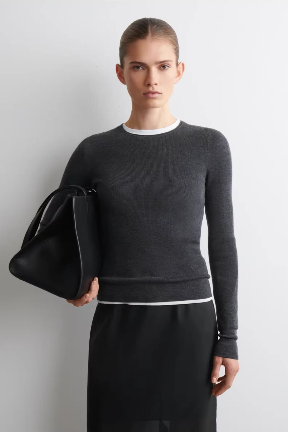 

Ethereal MD 2026 YAZHIMEI cos mod spring новая модель женской повседневной приталенной блузки с длинными рукавами из смесовой шерсти серого цвета