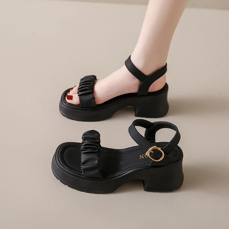 Hot Selling Items Fairy Style Thick Soled Sandals for Women Wearing Summer 2024 New Thick Heels with Fashionable Beach Shoes