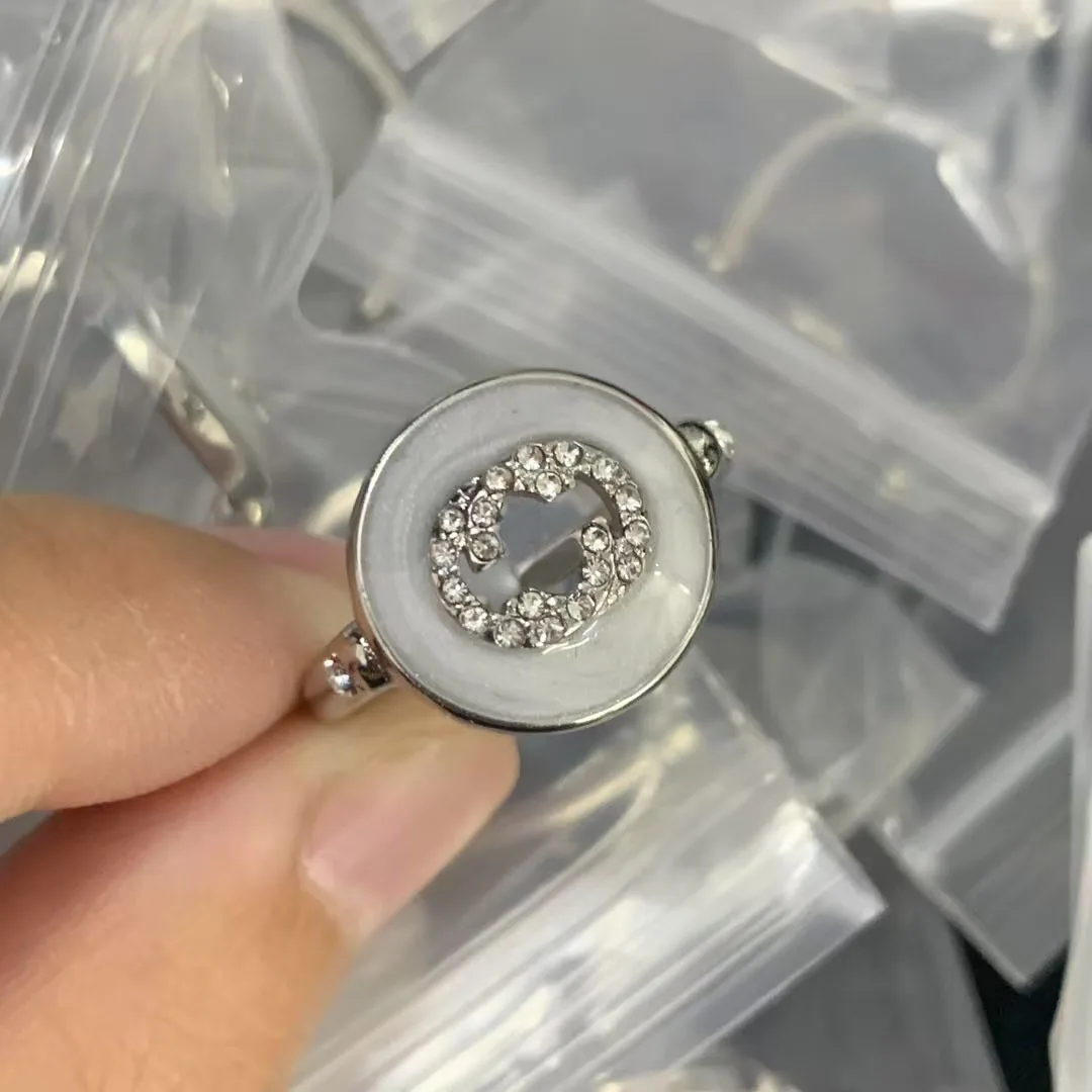 خاتم كلاسيكي كلاسيكي 2025 بحروف مزدوجة، مجوهرات نسائية عصرية، هدية حلوة لها