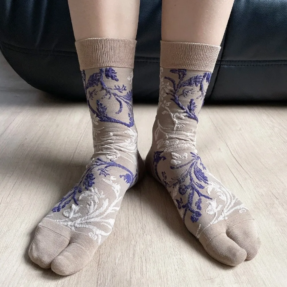 1 Pair Versatile Japanese Style Split Toe Socks Flower Pattern Breathable Two-Toed Socks Comfortable Retro Relief Mid Tube Socks