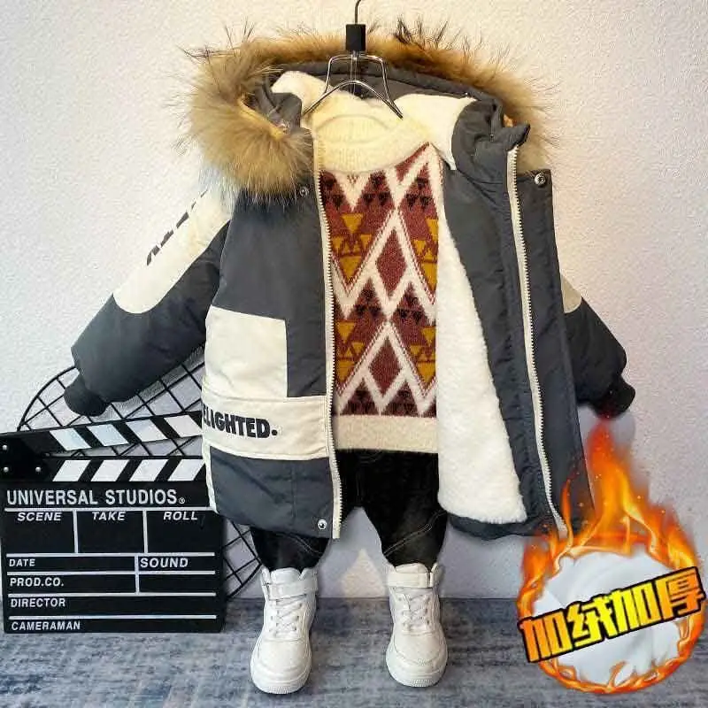 

2-8 Years Winter Thick Keep Warm Boys Jacket Fashion Splicing Style Big Fur Collar Inner Lining With Velvet Hooded Coat For Kids