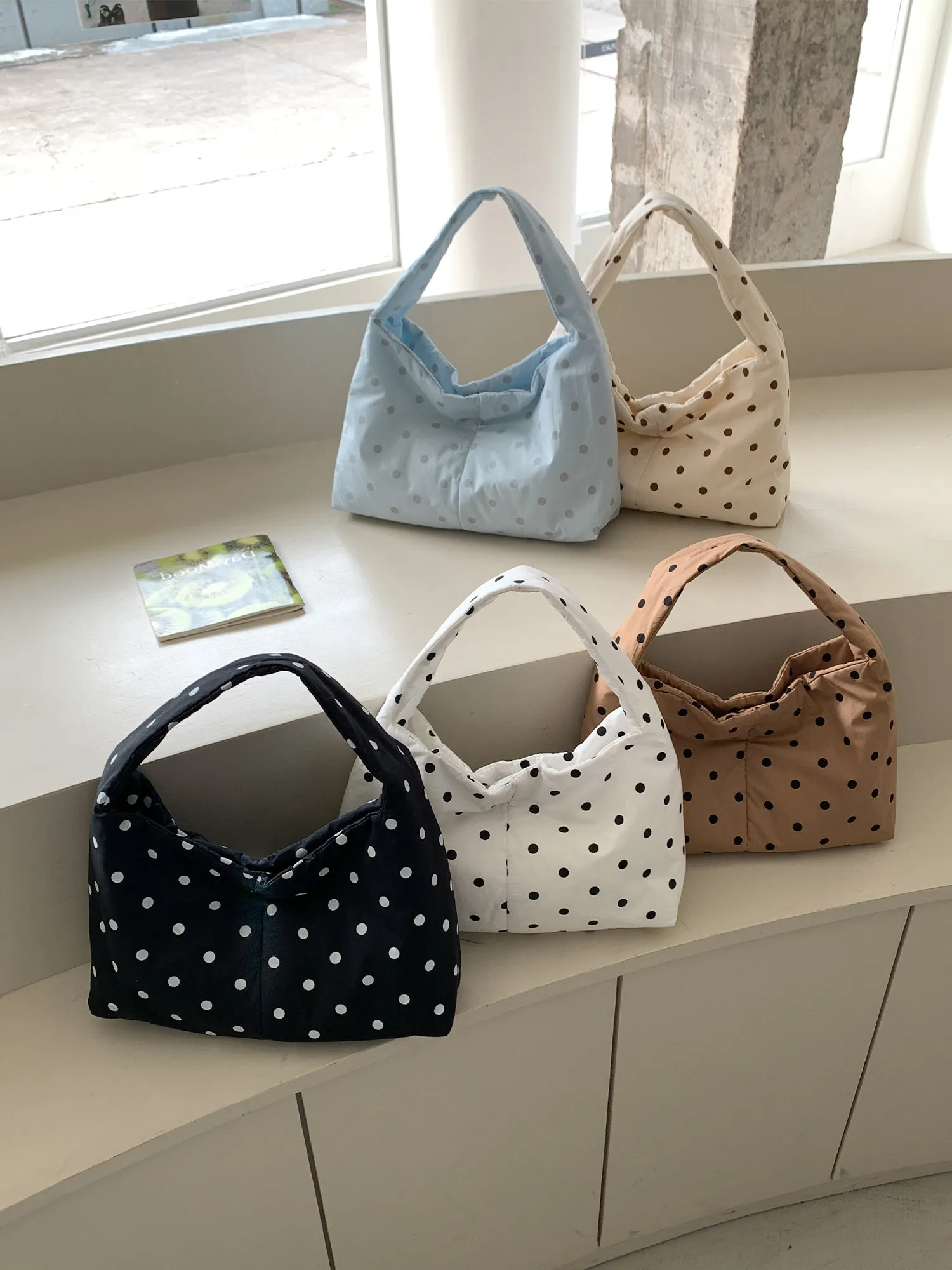 

Korean Cute Sweet Polka Dot Women Handbags Simple Casual Fashion Quilted Underarm Bag New Style Daily Versatile Shoulder Bag