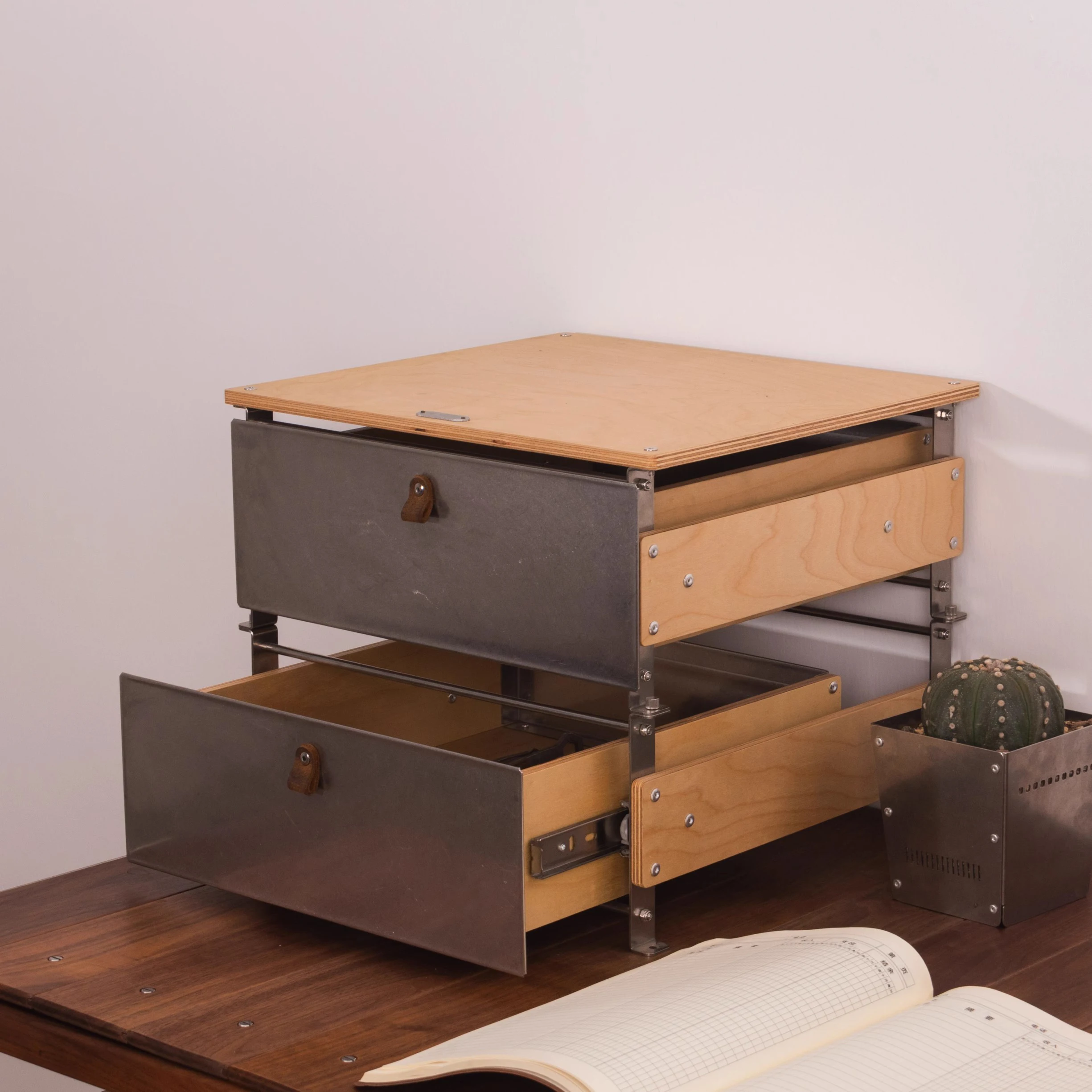 Retro-Style Home Storage Cabinets Metal Frame Bedroom Bedside table  Book Storage Creative Art Decoration Wooden Drawer Cabinet