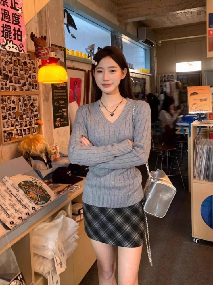 سترات نسائية ملتوية يابانية كلاسيكية لربيع وخريف وفتحة رقبة على شكل V لعام 2025 على الطراز الكوري وأكمام طويلة ملابس علوية محبوكة بقصة ضيقة وبلوفرات #1