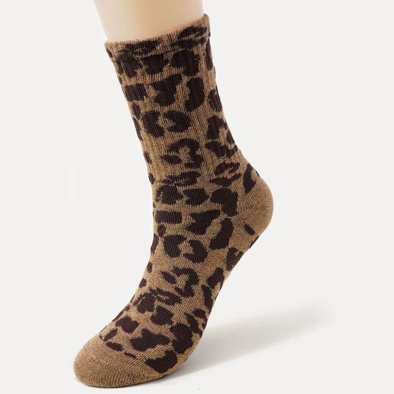 5PC Set Heißer Verkauf Sommer Leopard Print Socken Modische Explosive Straße Leopard Print Stil Unisex Mitte Rohr Socken