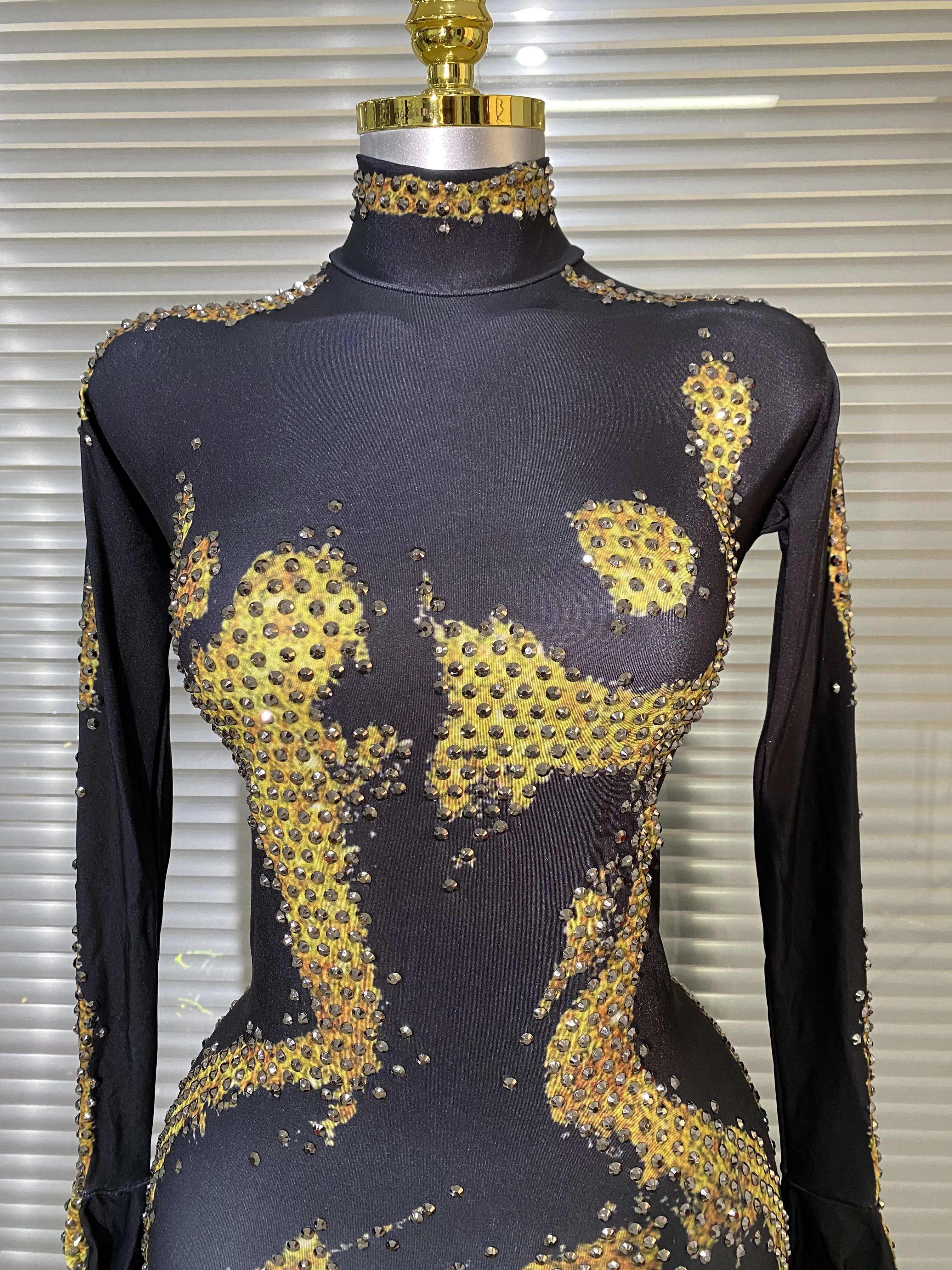 

Women Sexy Sparkly Crystals Spandex Tight Long Sleeve Jumpsuit with Gloves Party Nightclub DJ Performance Costume