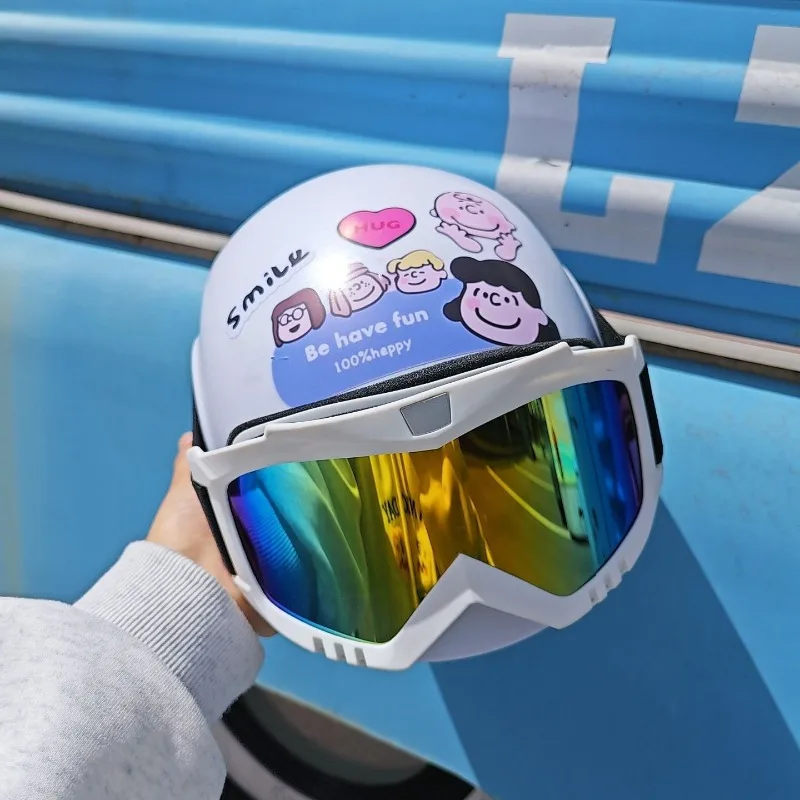 Bonito snoopy óculos meio capacete menina coração criativo verão carro elétrico proteção solar capacete kawaii homem e mulher mesmo presente