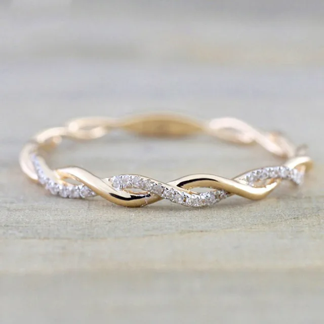 Huitan Proste Stylowe Kobiety Cienkie Pierścionki Fancy Twist Band Błyszczący Kryształ Sześcienny Cyrkonia Codzienne Noszenie Wszechstronna Biżuteria Minimalistyczny Prezent