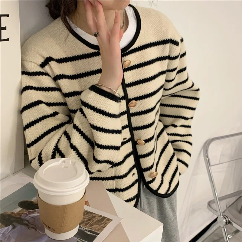 

Loose Knitted Sleeveless Women Coat Spring Autumn Versatile Top Short Regular Sleeve Design E1028