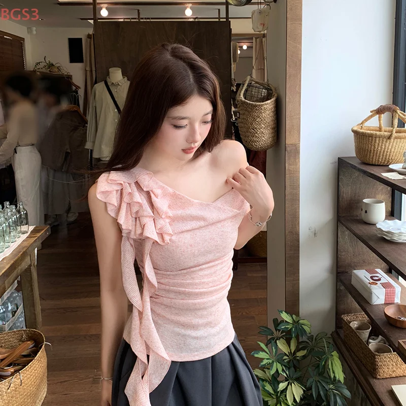 T-shirt a maniche corte con spalla inclinata e fiore svolazzante color albicocca rosa dolcezza Canotta estiva da donna a pieghe