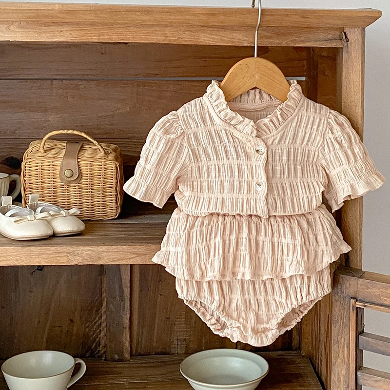 

Girl Summer New Baby Clothing Fashionable Versatile Wrinkled Cotton Wooden Ear Collar Short Sleeved Top+Ruffled Edge Shorts Set