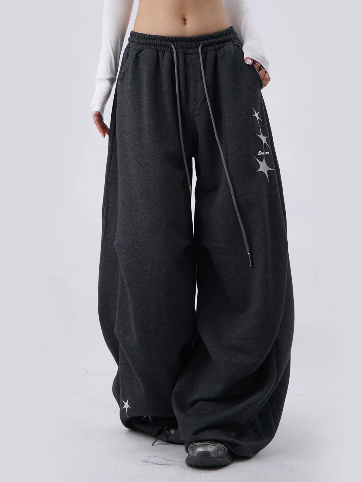 

Спортивные повседневные брюки для женщин в американском стиле с принтом звезд, свободного кроя, с низкой талией, фасона «нож», для танцев и уличной моды