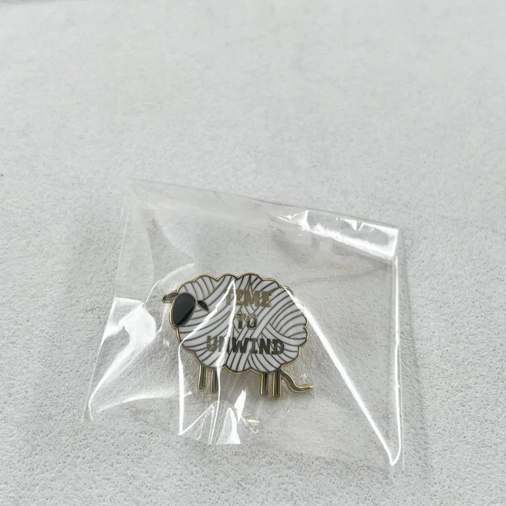 Zeit zum Entspannen Metallbrosche Niedliches Schaf Wollknäuel Emaille-Pin Strick- und Häkel-Abzeichen Kleidung Rucksack Anstecknadeln Schmuck Geschenk – Detail 11