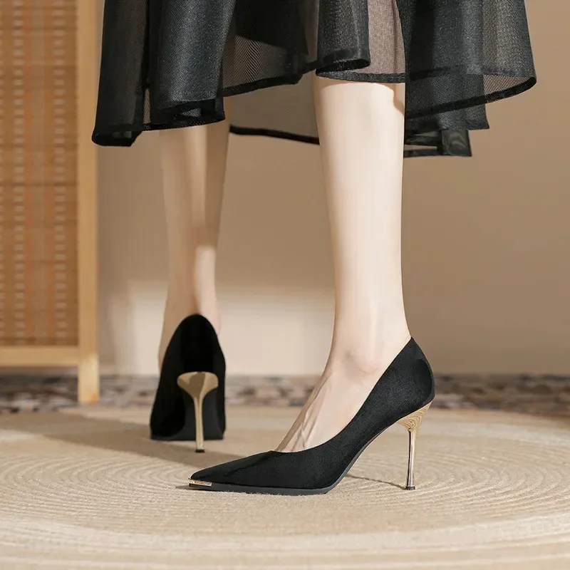 

Новинка 2023 года, черные туфли с острым носком, маленькие свежие туфли на высоком каблуке, корейские пикантные туфли-лодочки с острым носком, черные профессиональные рабочие туфли
