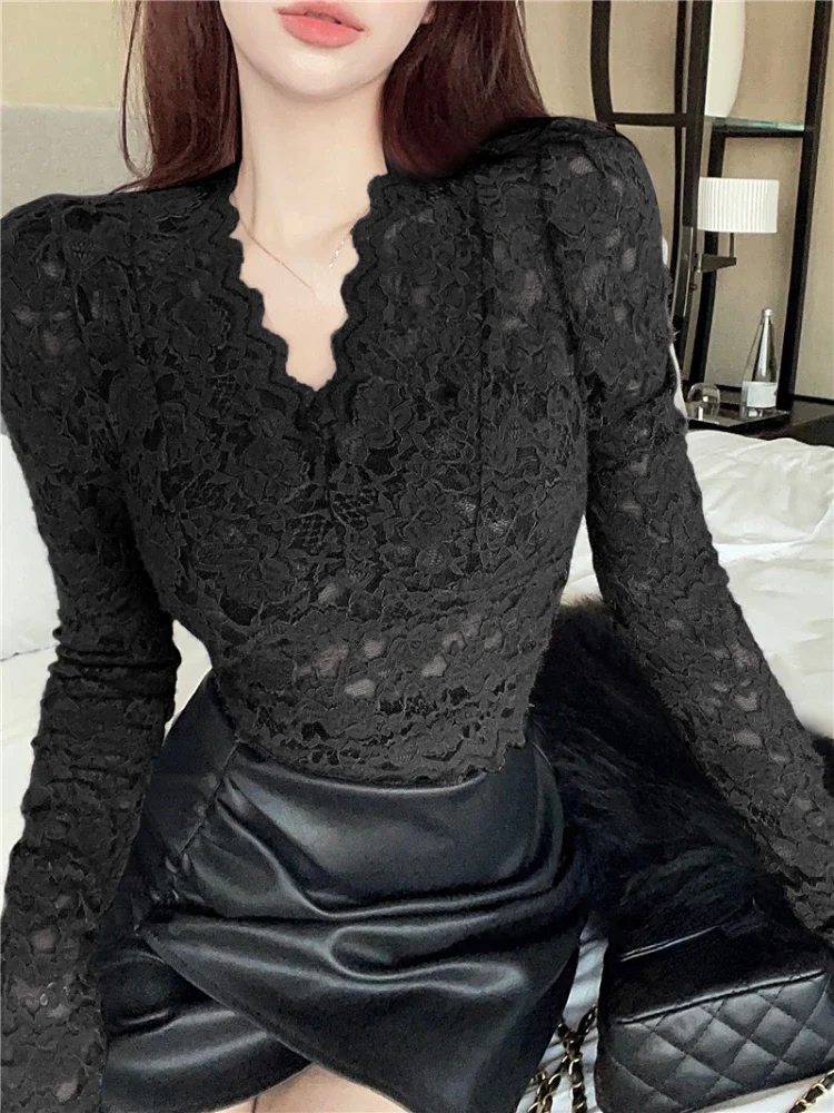 New Vintage Women Hollow Out Shirts V-neck Long Sleeve Lace Blouses 2023 Blusas Mujer De Moda Sweet Fashion Temperament Y2k Tops