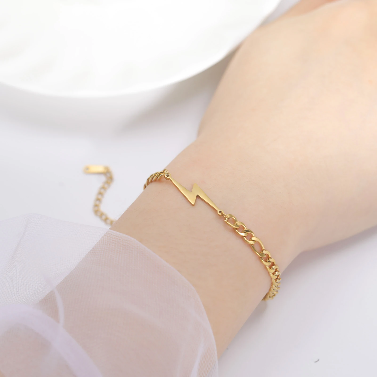 Lightning Pendant Bracelet Stainless Steel Figaro Chain Bracelet for Women Men Fashion Charm Jewelry for Couple Party Gift