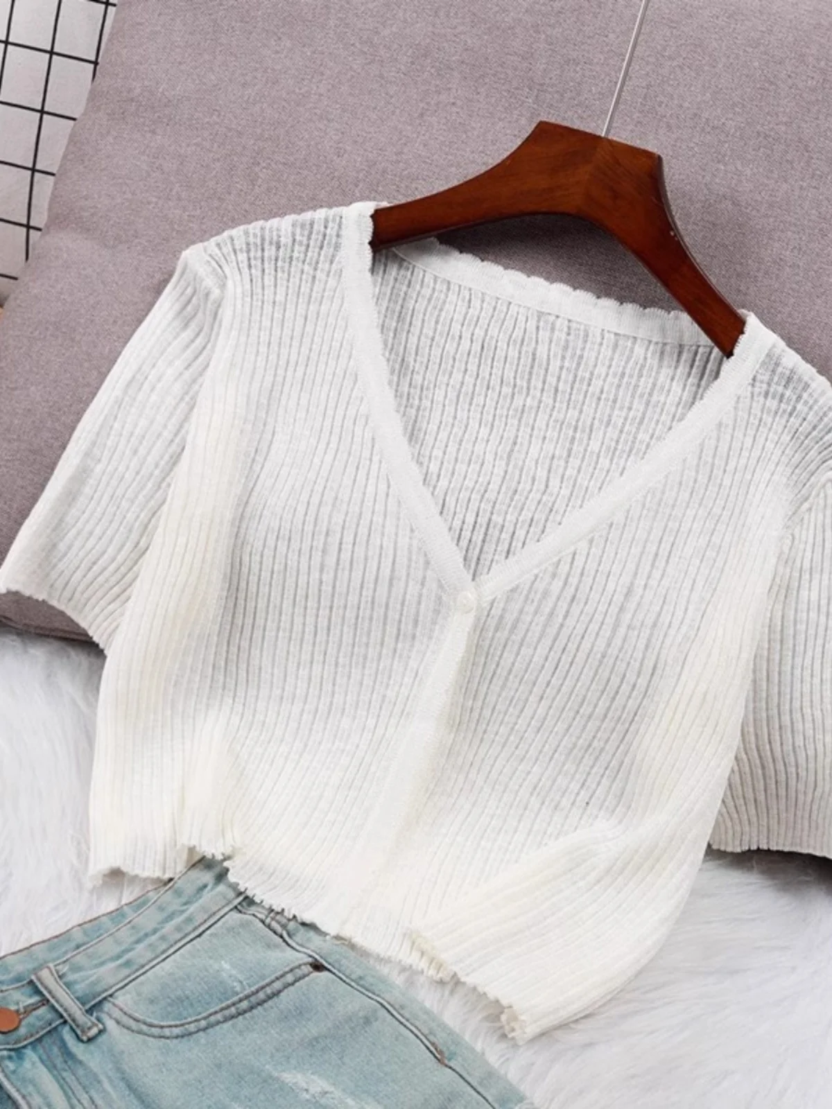 

Ice Silk Knitted Short Sleeve Open Cardigan Thin Women's Shawl Summer Match Halter Skirt Outer Sun Protection Coat Small Cann...