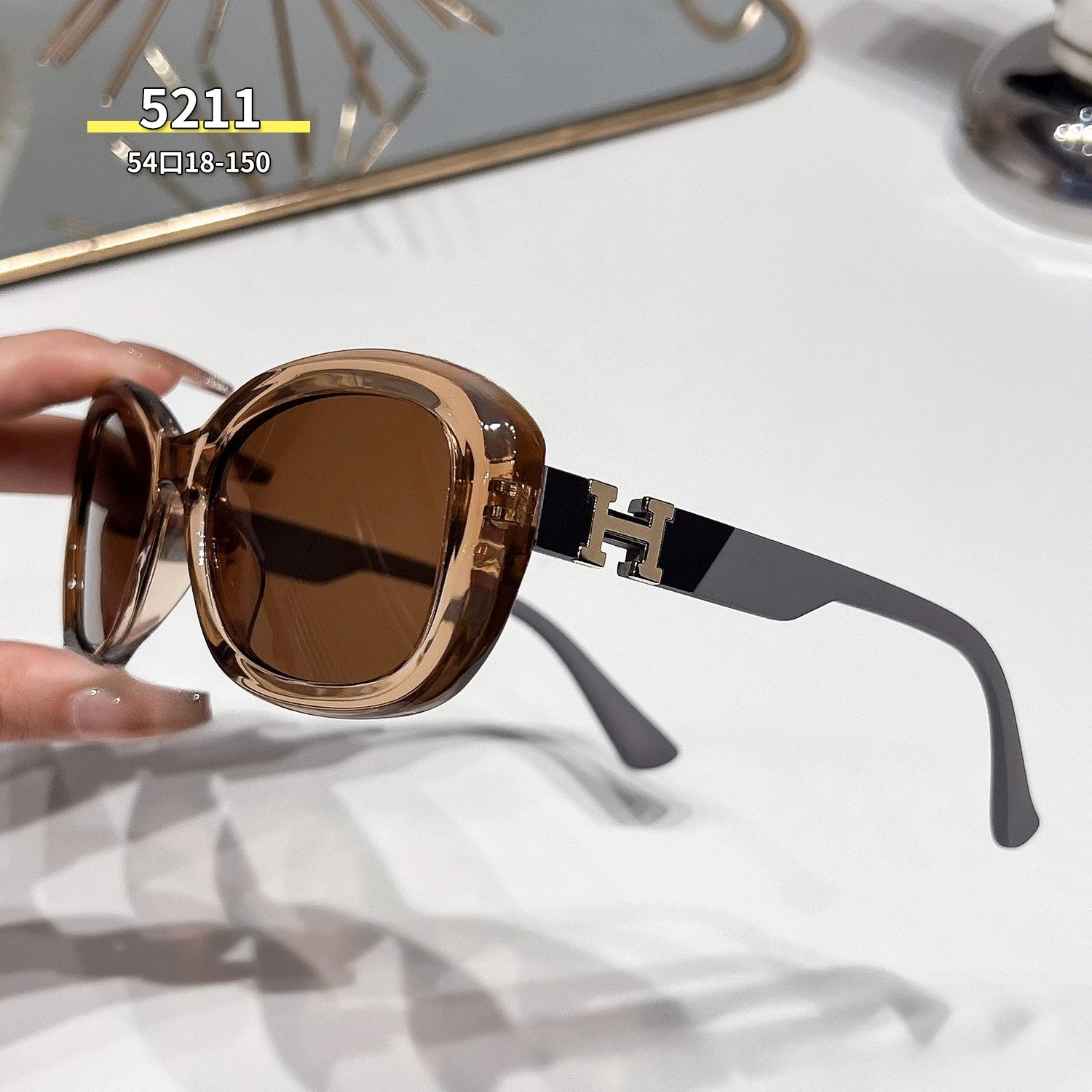 نظارات شمسية مستقطبة بإطار صغير للسيدات جديدة لعام 2025 - حماية فاخرة من الأشعة فوق البنفسجية 400، ظلال شمسية عصرية راقية