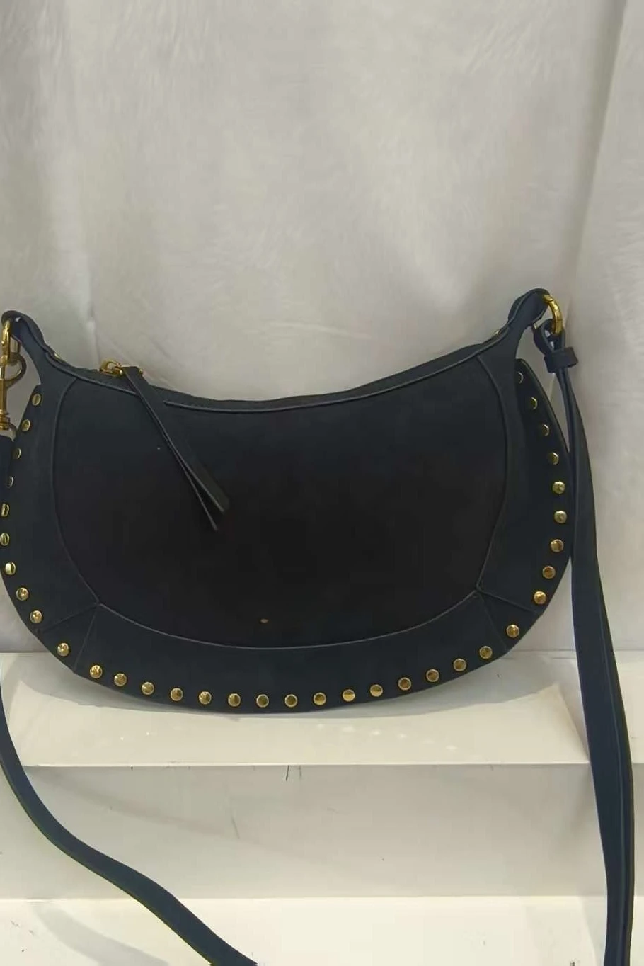 

Классическая сумка с золотыми заклепками в форме полумесяца - ретро-сумочка с одним плечевым ремнем