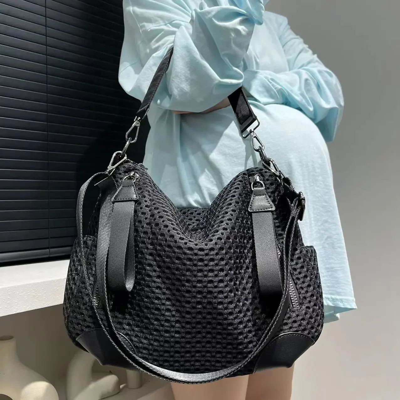 

Women's Fashion Mesh Splicing Crossbody Bag Large Capacity Mesh Lightweight Travel Holiday Sports Bag