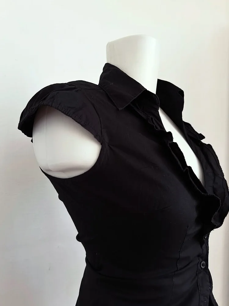 オリジナルでユニークなエレガントな黒の小さなトップス、スリムなウエストデザイン、美しいシャツ、若い女性の通勤スタイル、綿混紡