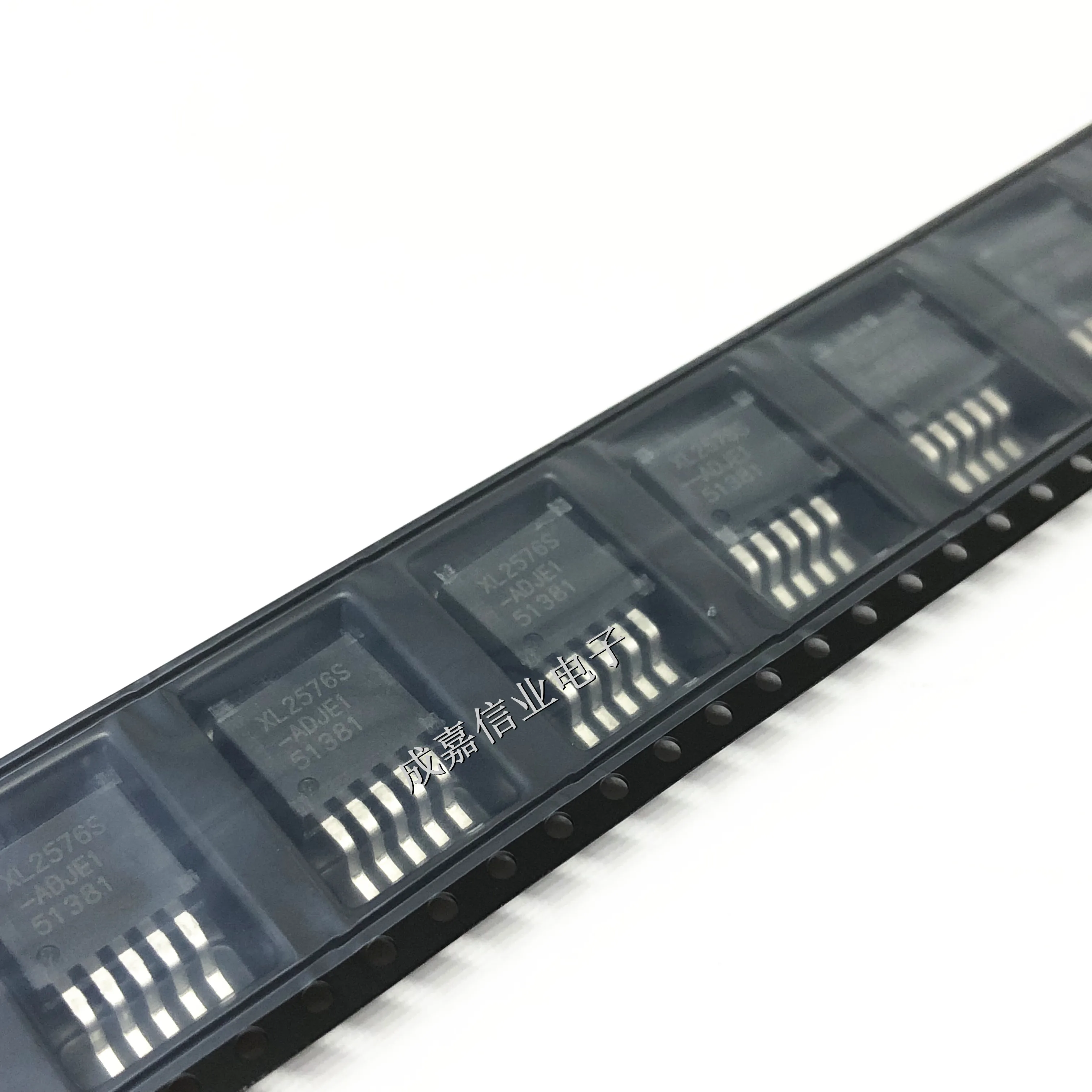 10pcs/Lot XL2576S-ADJE1 TO-263-5 Buck DC-DC Power Supply Chip 1.23V~37V 3A 52kHz -40℃~+125℃