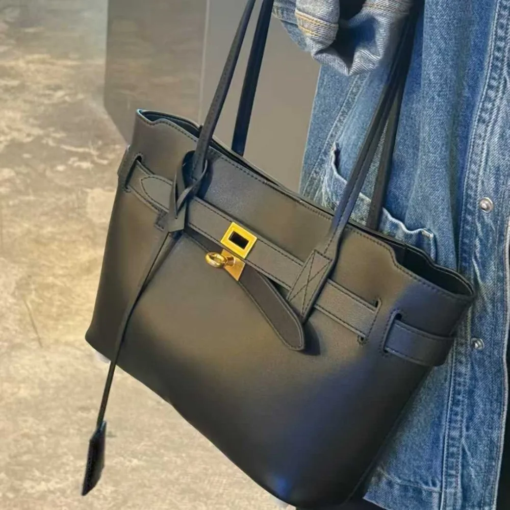 

2025 new lock tote bag fashionable commuter underarm bag handbag first layer cowhide shoulder messenger bag large capacity