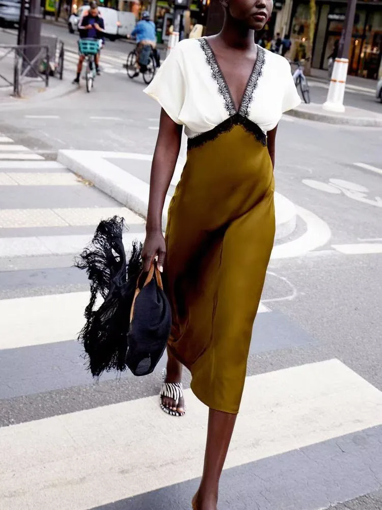 ชุดเดรสผ้าไหมซาตินเนื้อนุ่มลายลูกไม้หวานๆ ทรงเอไลน์ ความยาวปานกลาง เอวสูง ผ้าไหมเนื้อดี คอวี ทรงสวย