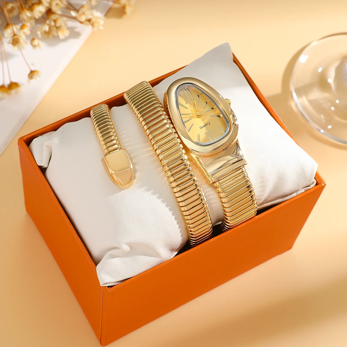 

Элегантные золотые часы-браслет в виде змеи для женщин, эластичные наручные часы с овальным циферблатом, идеальный подарок для нее, идеально подходят для повседневной носки и торжественных случаев.