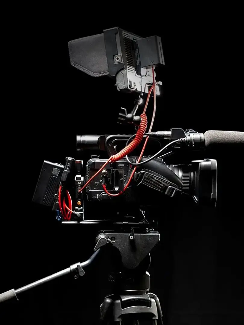 Picture 5: Alvin's Cables Anton Bauer Power Tap D Tap to 2.1 DC 12V Right Angle Coiled Cable for KiPRO LCD Monitors