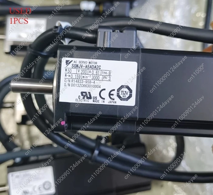 

1 шт. серводвигатель SGMJV-A5ADA2C, аксессуары