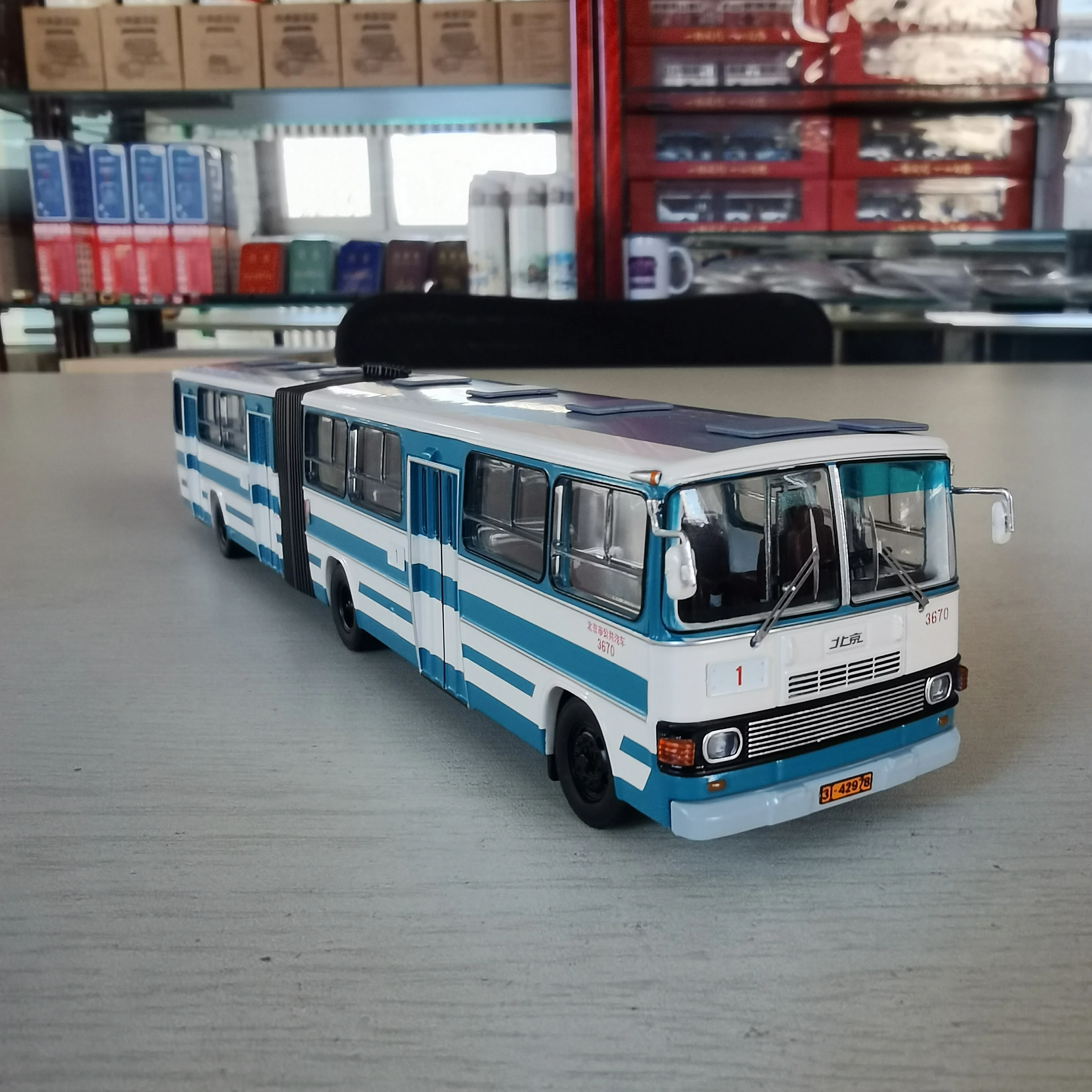 Diecast Maßstab 1:64 Beijing Public Transport BK670 Großes bewegliches Automodell zum Sammeln, Spielzeug, Geschenk, Souvenir, Ausstellungsornament