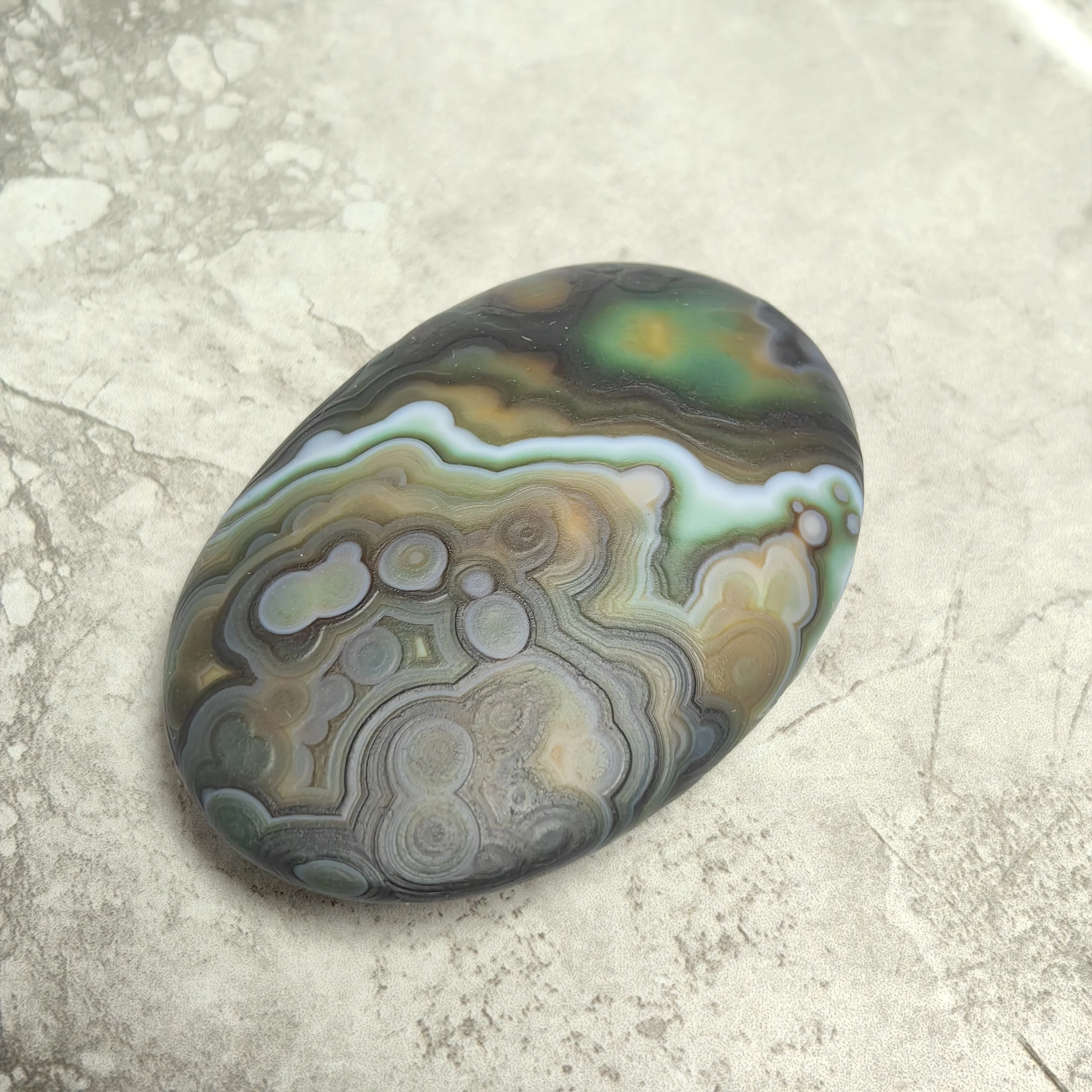 Natural Eye Agate Stone Palm Worry Stone Gobi Desert Mineral Specimen Collectible Decor